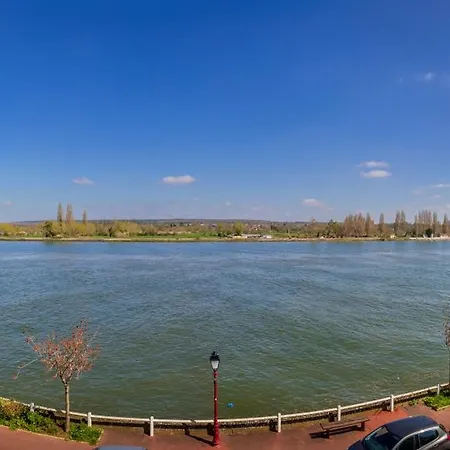 Maison De En Bord De Seine A