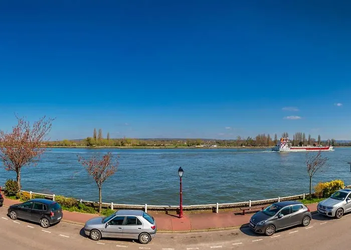 Maison De En Bord De Seine A La Bouille