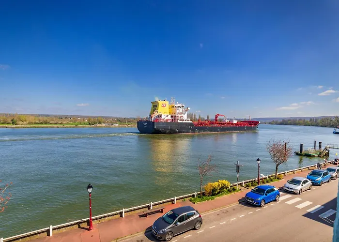 Maison De En Bord De Seine A *