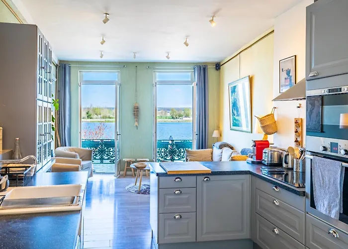 Maison De En Bord De Seine A *